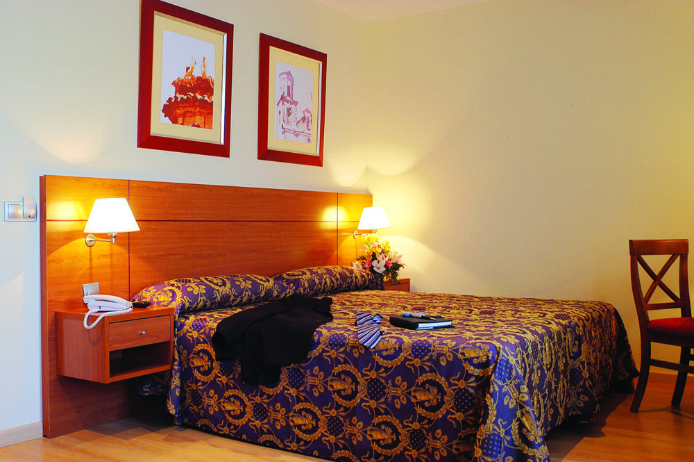 Hotel Palacios Альфаро Экстерьер фото