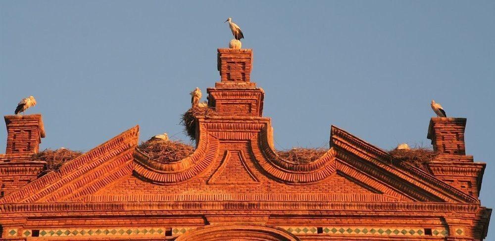 Hotel Palacios Альфаро Экстерьер фото