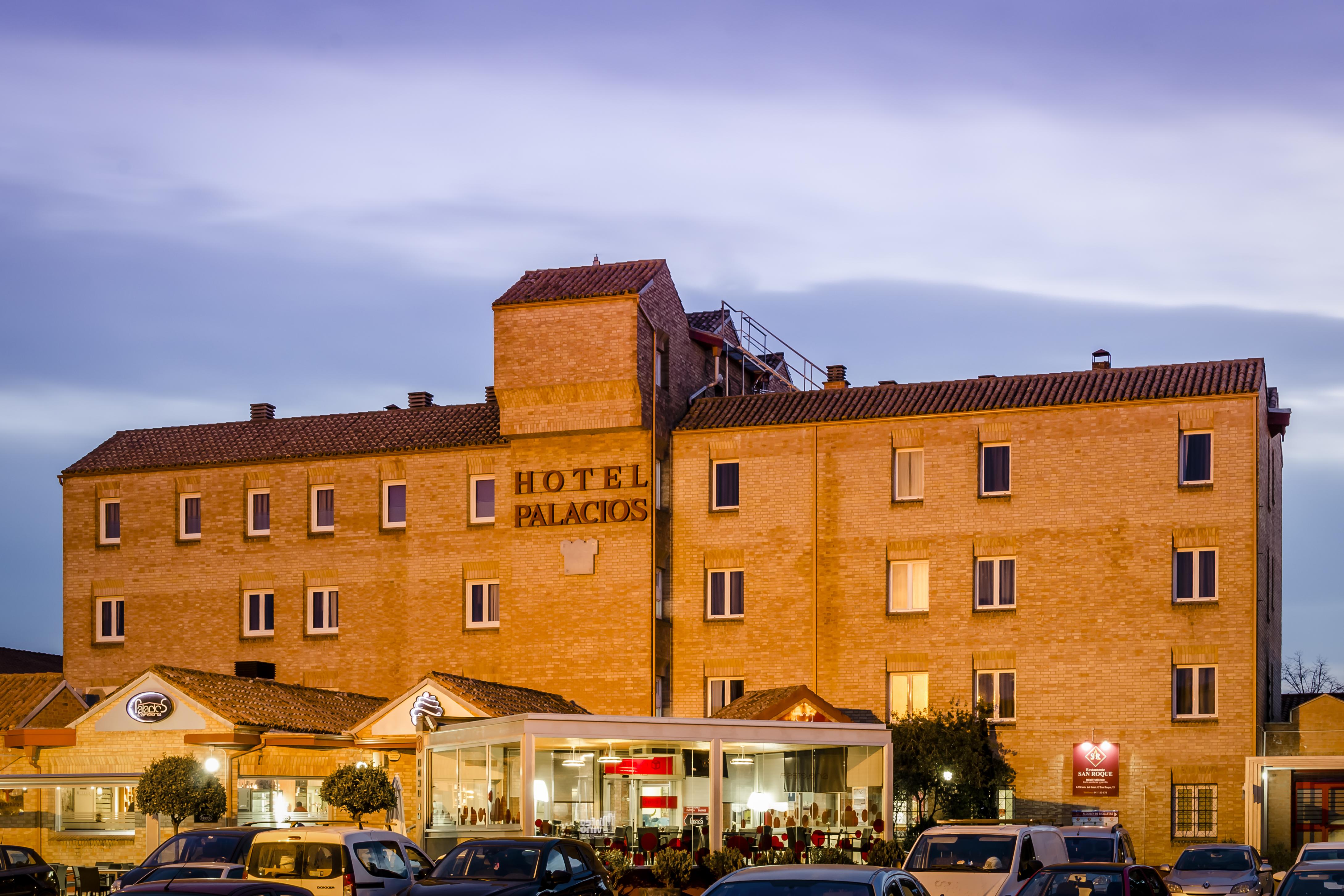 Hotel Palacios Альфаро Экстерьер фото