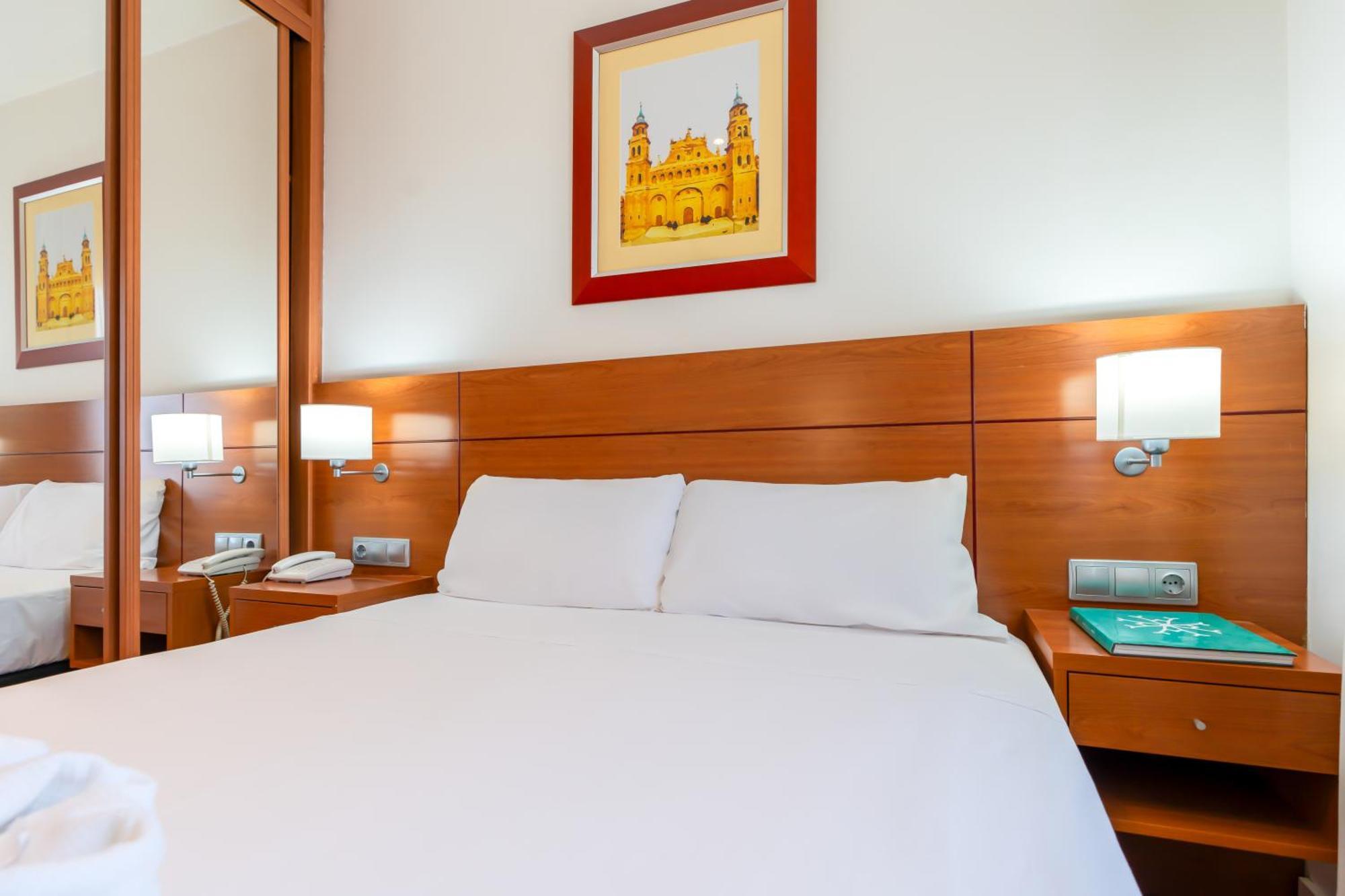 Hotel Palacios Альфаро Экстерьер фото