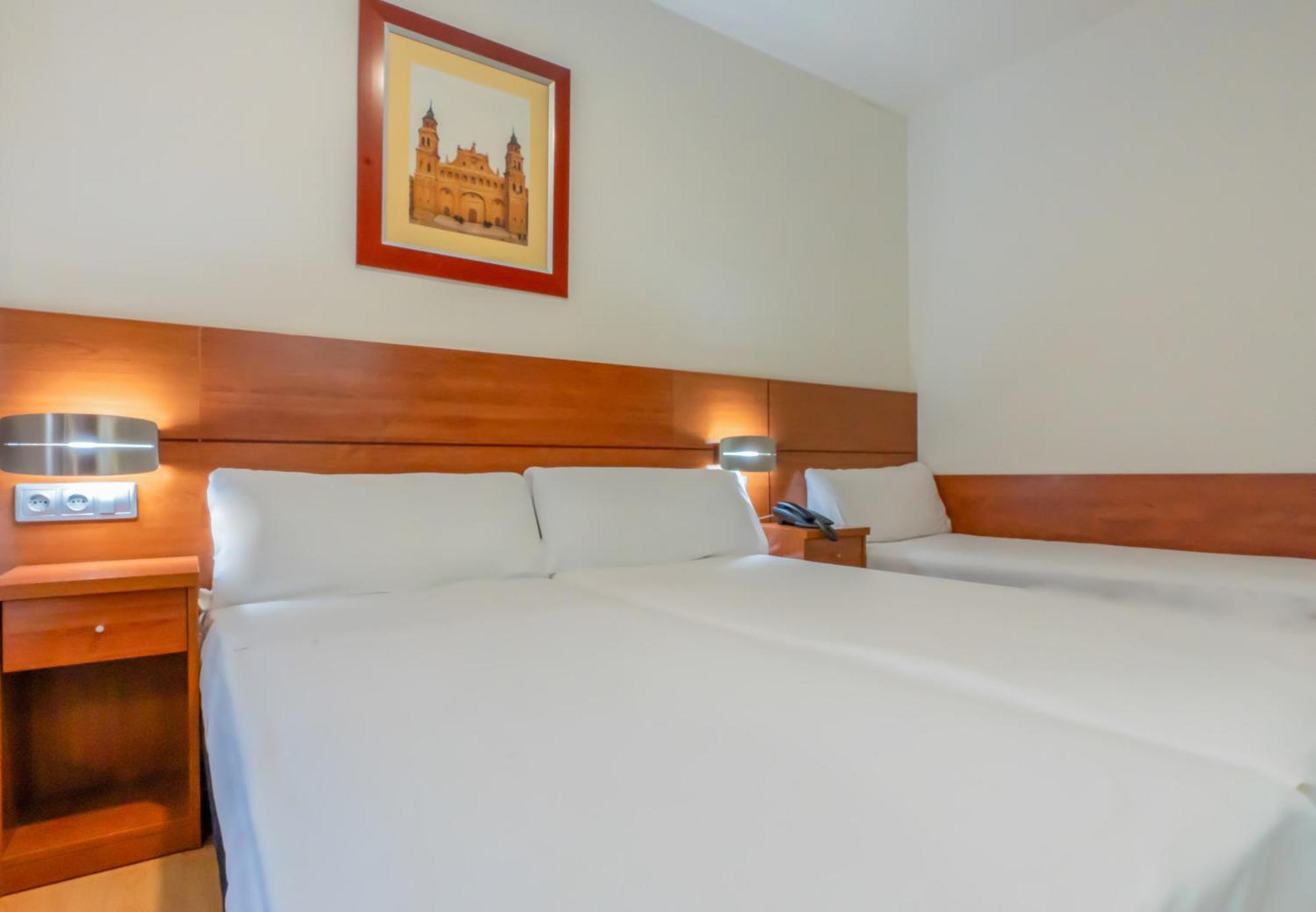 Hotel Palacios Альфаро Экстерьер фото
