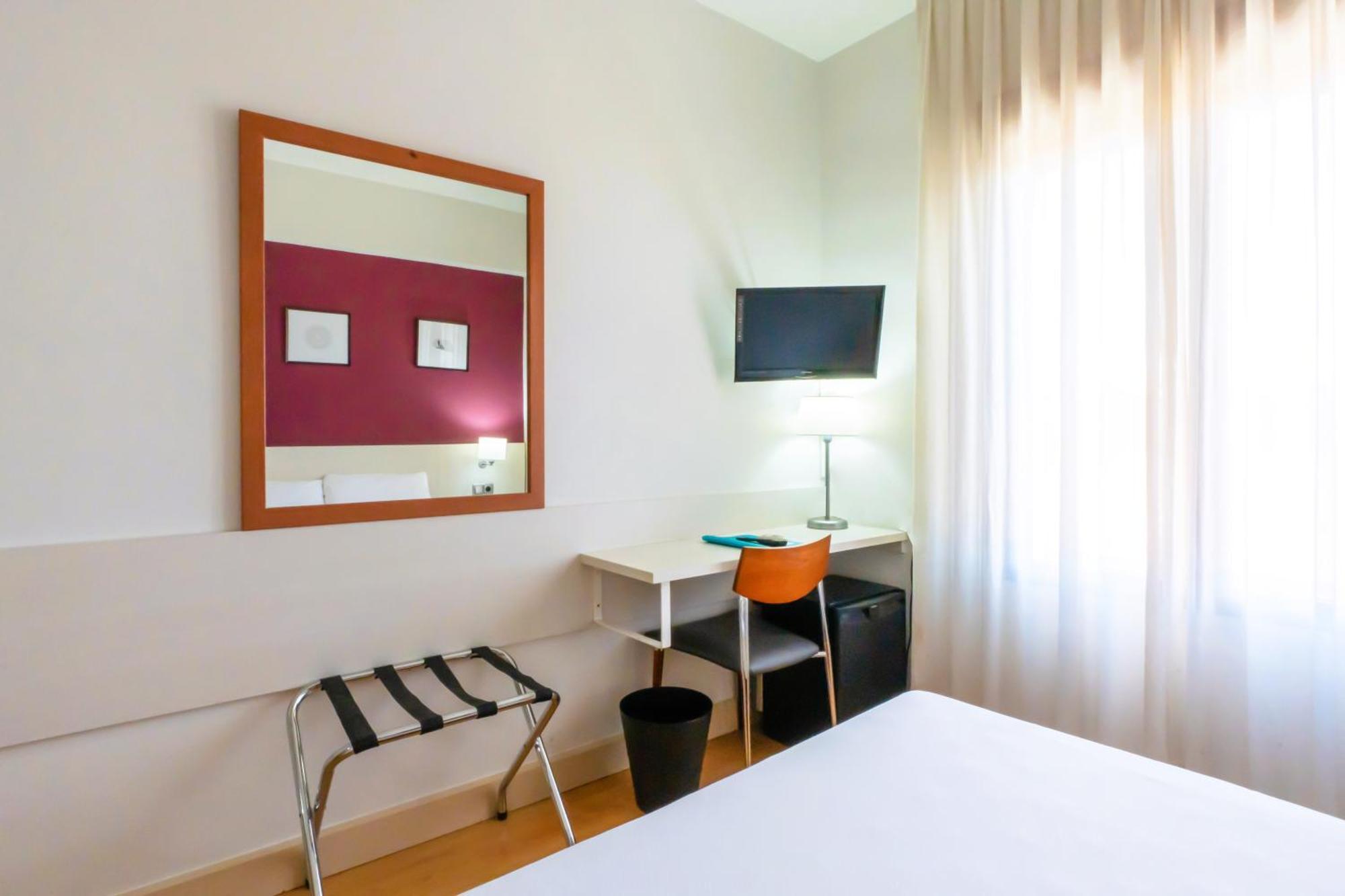 Hotel Palacios Альфаро Экстерьер фото