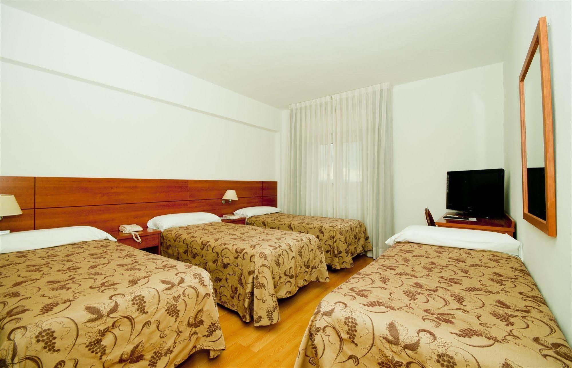 Hotel Palacios Альфаро Номер фото