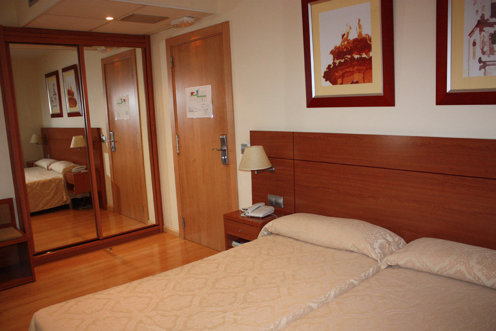 Hotel Palacios Альфаро Номер фото